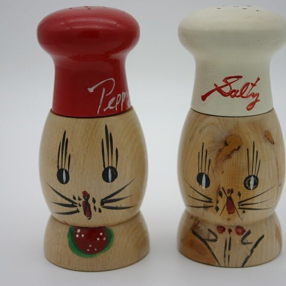 Salt and Pepper Shakers Salty and Peppy Cats Vintage Wood Hand Painted Kitschy - Picture 7 of 11